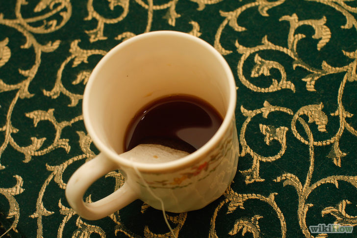 O chá preto pode produzir o tom de cor da madeira