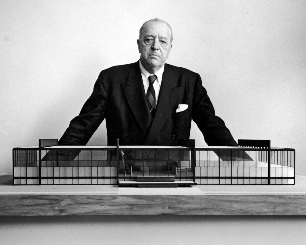 Ludwig Mies Van Der Rohe \u0026 Lilly Reich Poltrona Barcelona: Uma peça  histórica - Essência Móveis, image size:1024x822