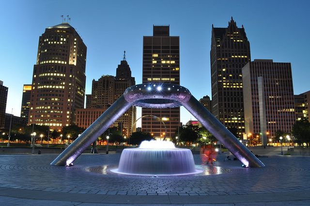 memorial fountain à noite