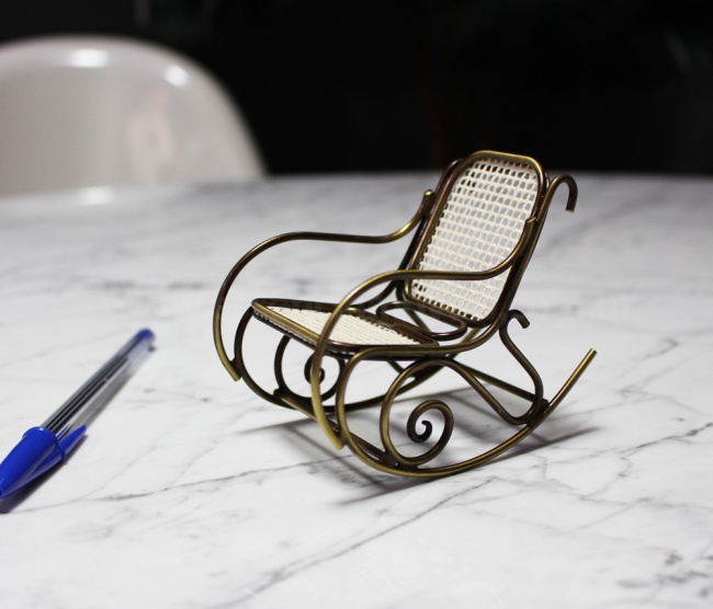 Design de produto: Miniatura da cadeira Thonet de Balanço