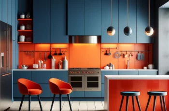 Esta cozinha chique apresenta um backsplash laranja vibrante com armários em azul profundo, aparelhos em aço inoxidável e iluminação minimalista, criando um espaço fresco e convidativo com cores marcantes.