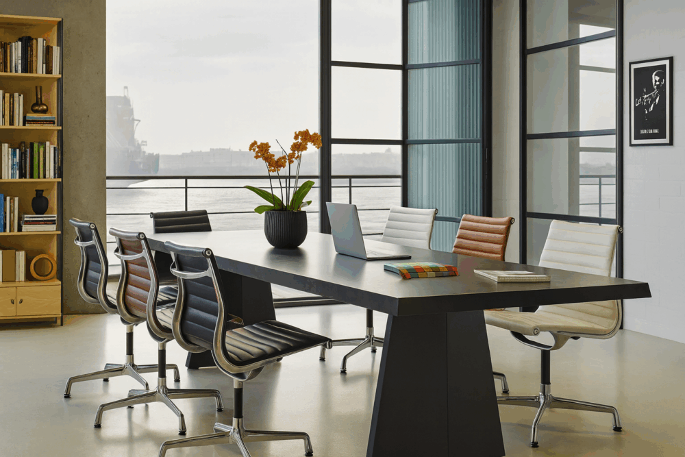 Cadeiras icônicas da linha Aluminium Group