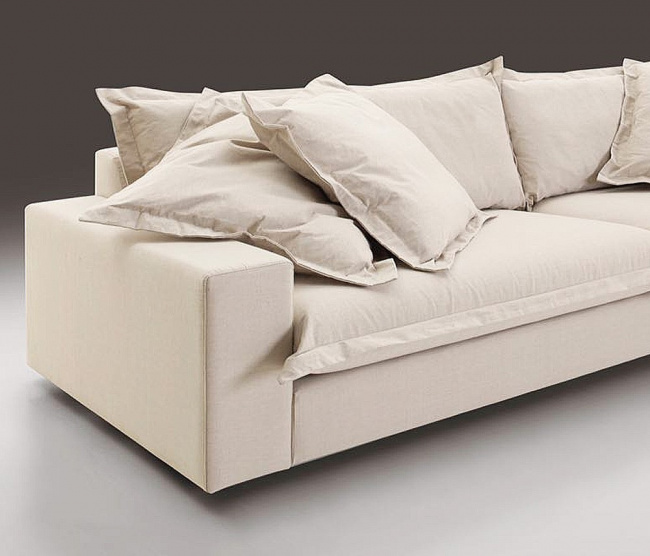 sofá moderno com foco no detalhe da peça