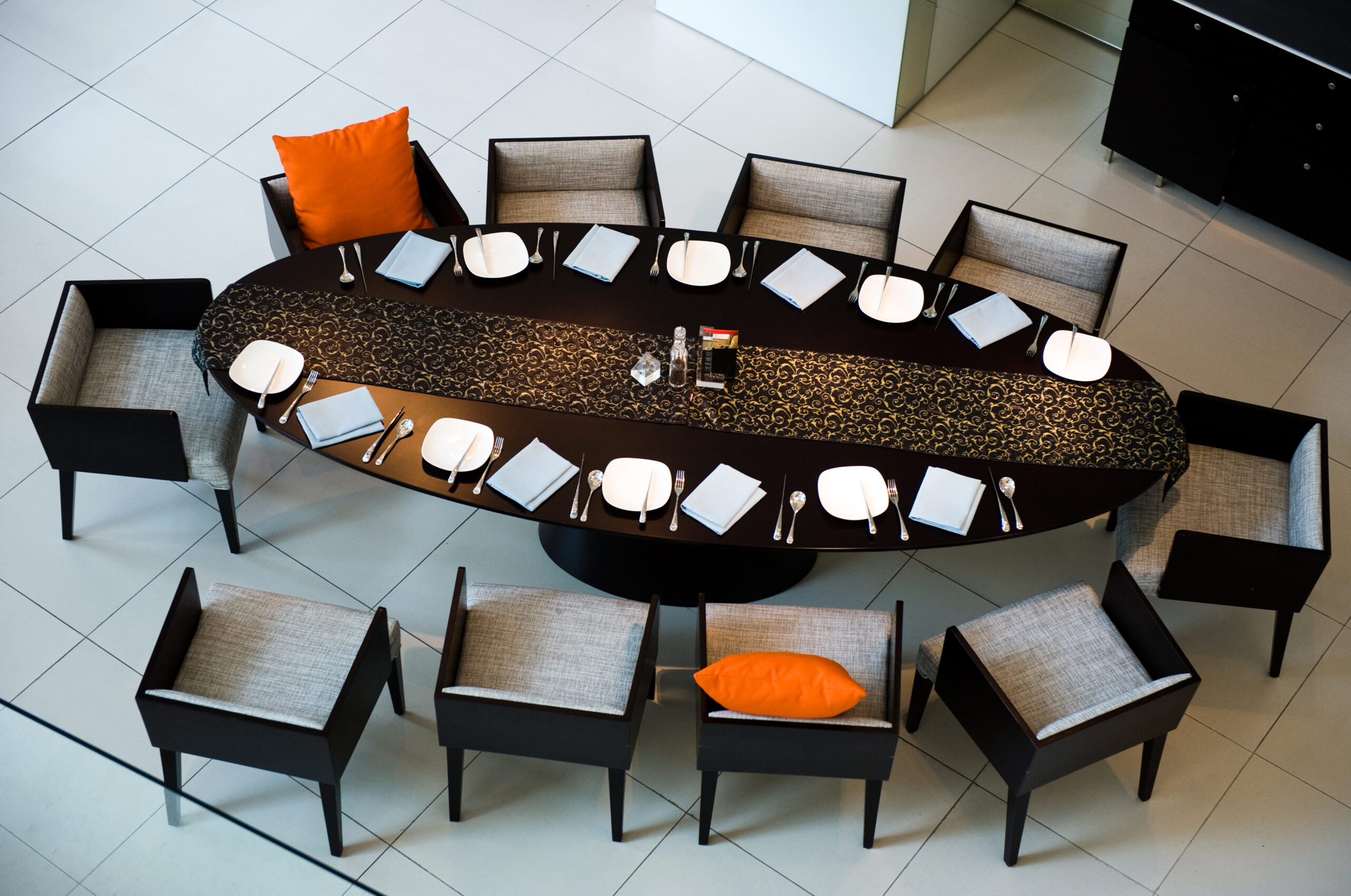 Mesa Saarinen setting for dinner